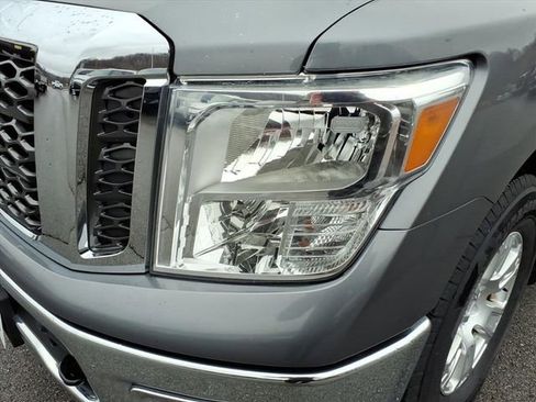 Used 2017 Nissan Titan SV image 11