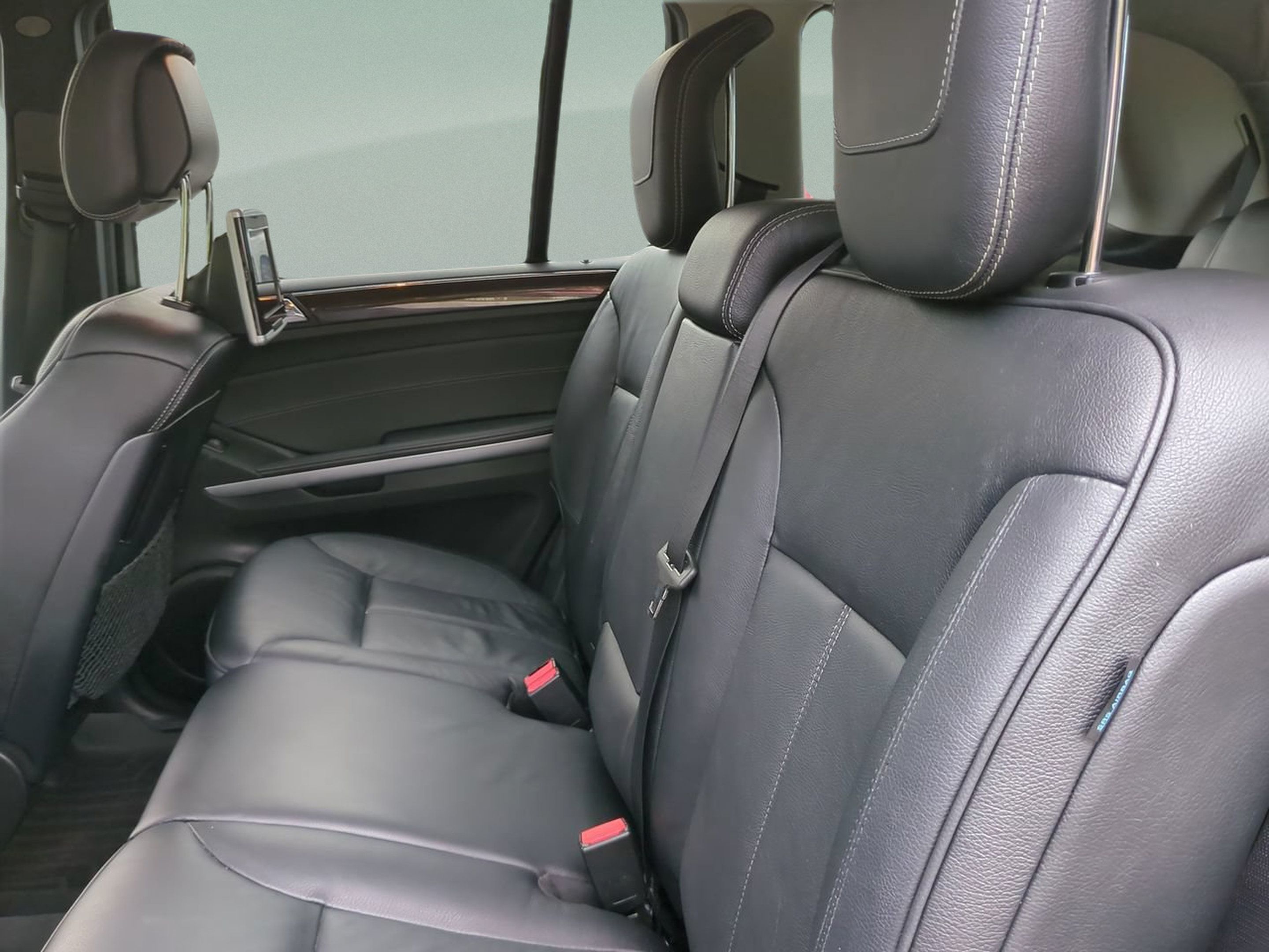 Used 2011 Mercedes-Benz GL 550 4MATIC image 18