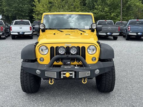 Used 2015 Jeep Wrangler Unlimited Rubicon w/ Connectivity Group AWD/4WD image 2