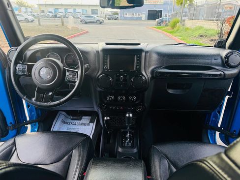 Used 2014 Jeep Wrangler Unlimited Sahara image 13