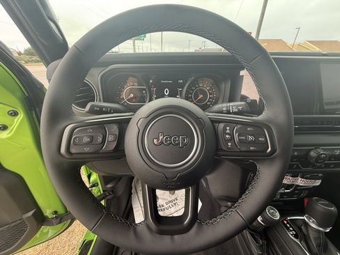 New 2025 Jeep Gladiator Mojave image 15