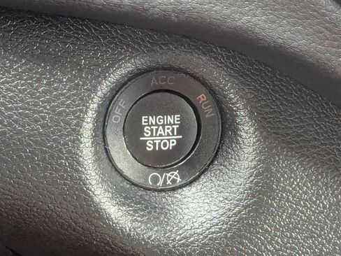 Used 2022 Jeep Cherokee Limited AWD/4WD image 30