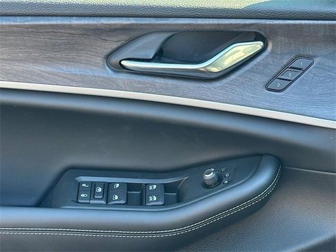 New 2025 Jeep Grand Cherokee Limited image 15