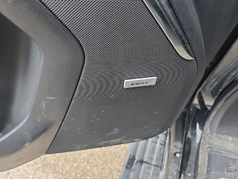 Used 2025 GMC Yukon XL Denali w/ Denali Reserve Package image 11