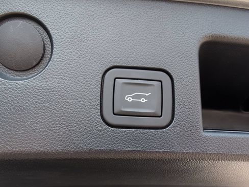 Used 2025 GMC Terrain Elevation w/ Elevation Premium Package AWD/4WD image 12