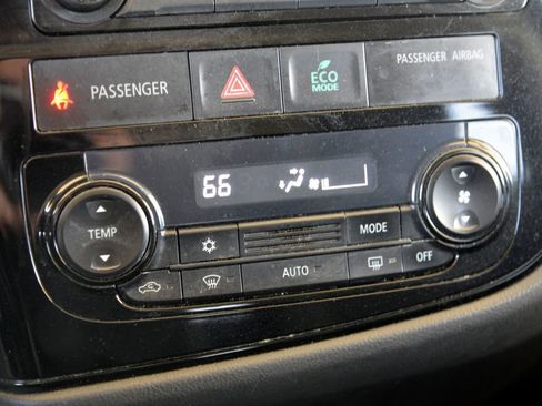 Used 2014 Mitsubishi Outlander ES FWD image 23