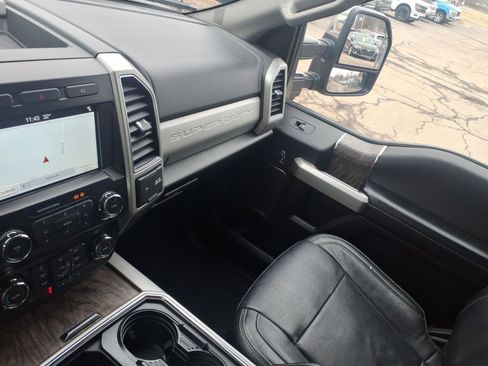 Used 2019 Ford F250 Lariat w/ Lariat Ultimate Package image 21
