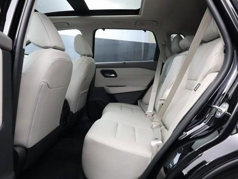 Used 2025 Nissan Rogue SV w/ SV Premium Package image 24