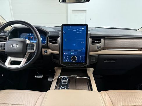 Used 2024 Ford Expedition Limited AWD/4WD image 18