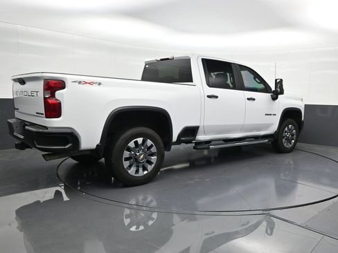 Used 2023 Chevrolet Silverado 2500 Custom w/ Custom Convenience Package image 5