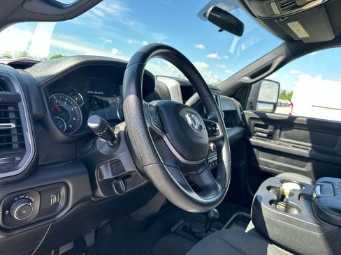 Used 2024 RAM 2500 Tradesman w/ Chrome Appearance Group AWD/4WD image 46