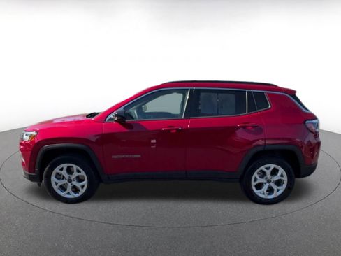 Used 2025 Jeep Compass Latitude AWD/4WD image 9