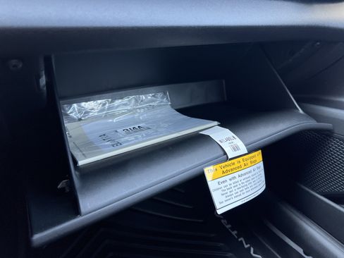 Used 2025 Hyundai Elantra Sport image 24