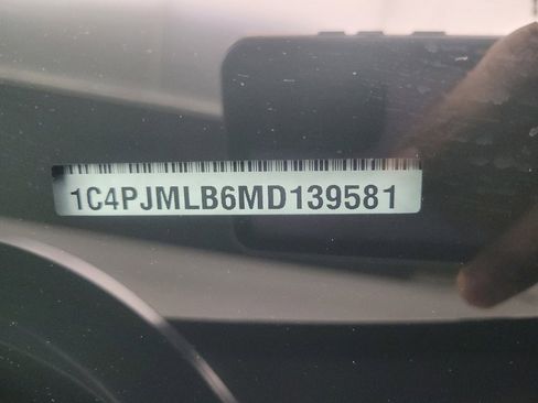 Used 2021 Jeep Cherokee Latitude Plus image 33