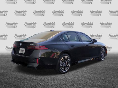 Used 2027 BMW 530i w/ M Sport Package RWD image 10