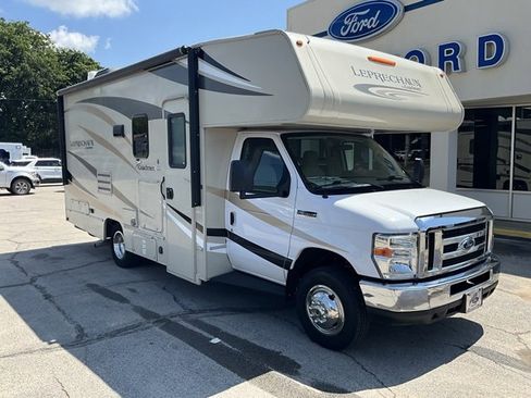 Used 2017 Ford E-350 and Econoline 350 Super Duty w/ Motorhome Prep Package image 5