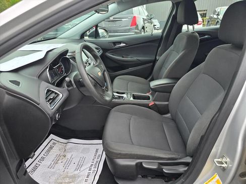 Used 2019 Chevrolet Cruze LT FWD image 11