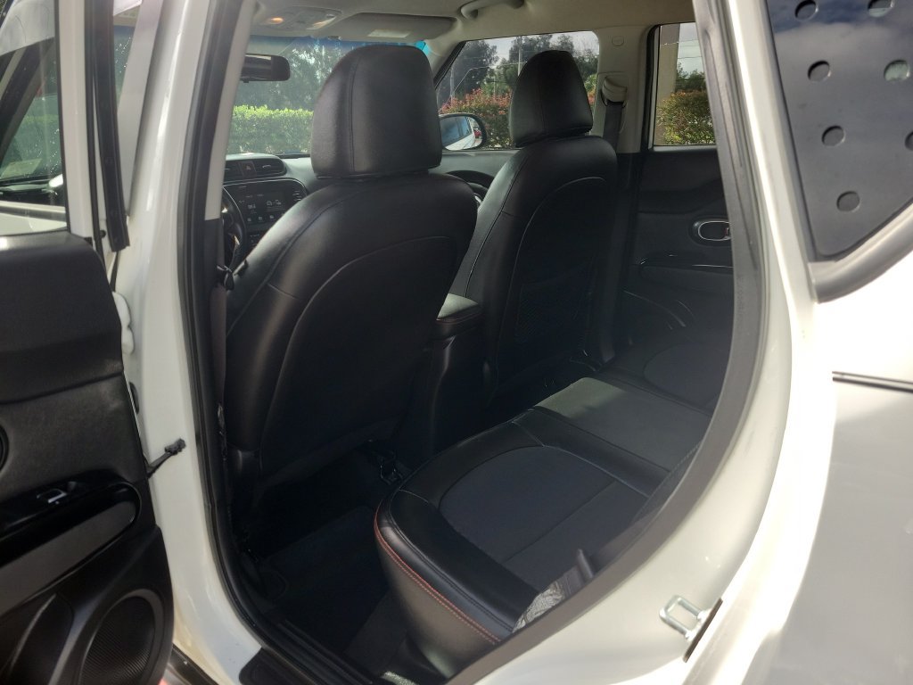 Used 2018 Kia Soul ! FWD image 9