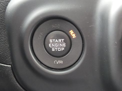 Used 2020 Jeep Gladiator Overland AWD/4WD image 24