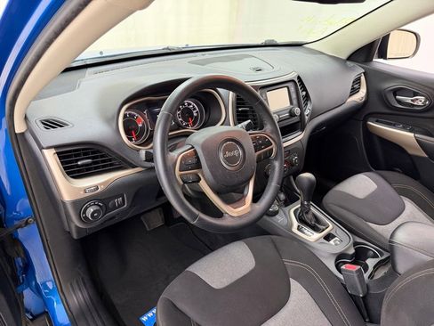 Used 2018 Jeep Cherokee Latitude w/ Altitude Package AWD/4WD image 20