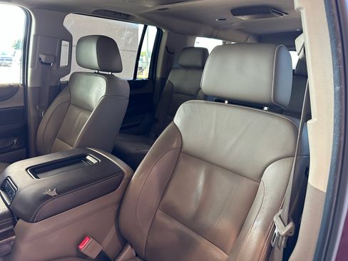 Used 2016 Chevrolet Suburban LT image 14
