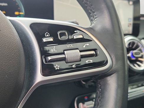 Used 2022 Mercedes-Benz GLB 250 4MATIC image 24