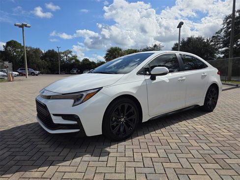 Certified 2025 Toyota Corolla LE image 3