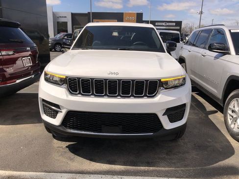 New 2026 Jeep Grand Cherokee Laredo AWD/4WD image 16