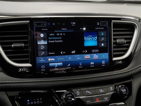 New 2026 Chrysler Pacifica Select image 22