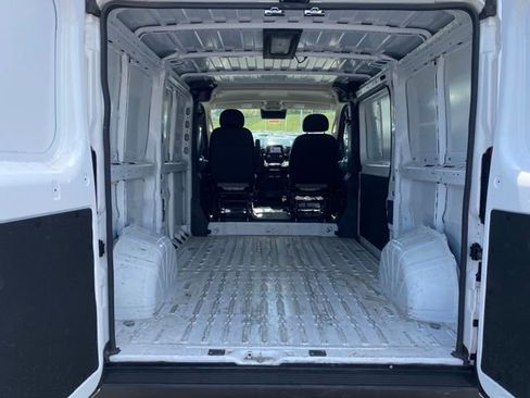 Used 2025 RAM ProMaster 2500 w/ Convenience Group FWD image 9