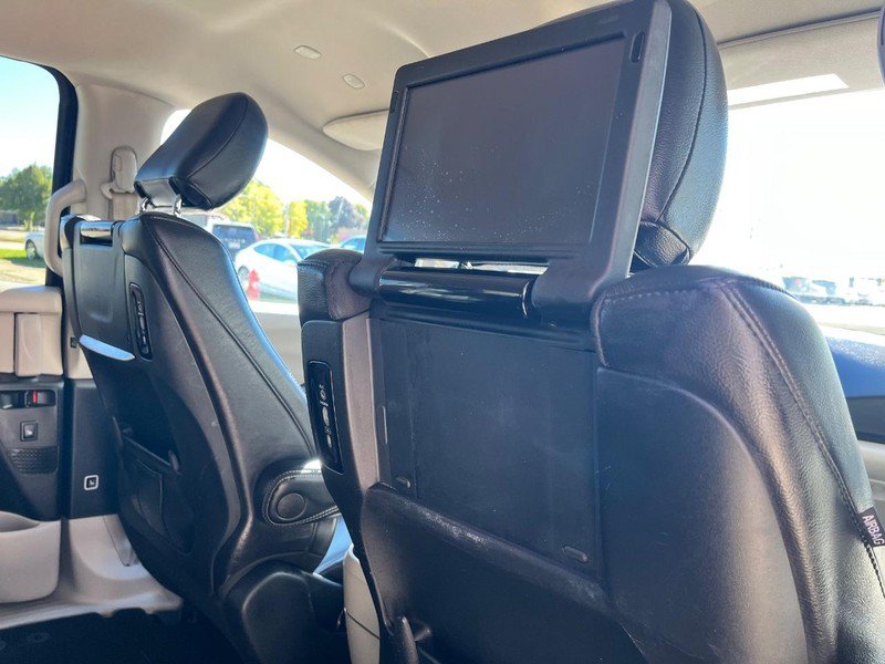 Used 2022 Chrysler Pacifica Touring-L w/ Uconnect Theater Family Group FWD image 16