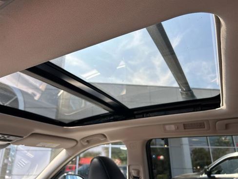 Used 2023 Nissan Pathfinder Platinum image 23