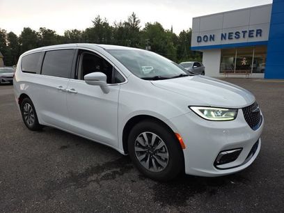 Used 2022 Chrysler Pacifica Touring-L