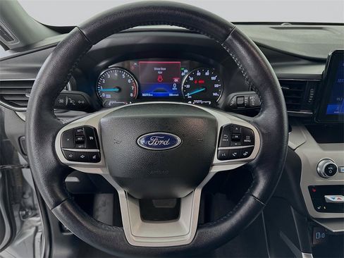 Used 2023 Ford Explorer XLT w/ Equipment Group 202A image 12