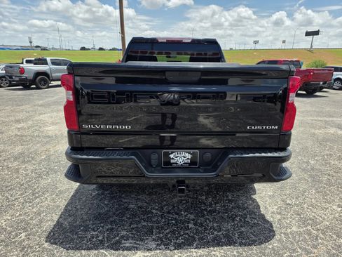 Used 2020 Chevrolet Silverado 1500 Custom w/ Custom Value Package RWD image 6