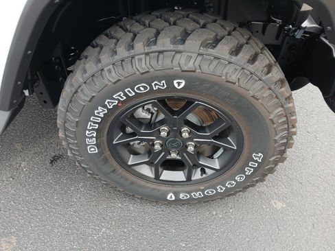 New 2025 Jeep Gladiator Sport image 21