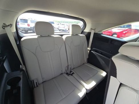 Used 2024 Kia Sorento S w/ Panoramic Sunroof Package FWD image 16
