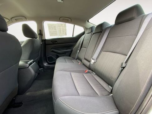 Used 2024 Nissan Altima 2.5 SV FWD image 13