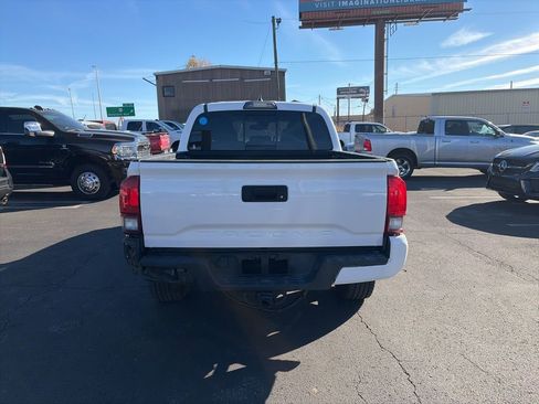 Used 2018 Toyota Tacoma TRD Sport image 6