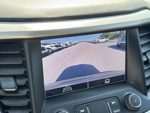 Certified 2023 GMC Acadia SLE w/ Driver Convenience Package image 20