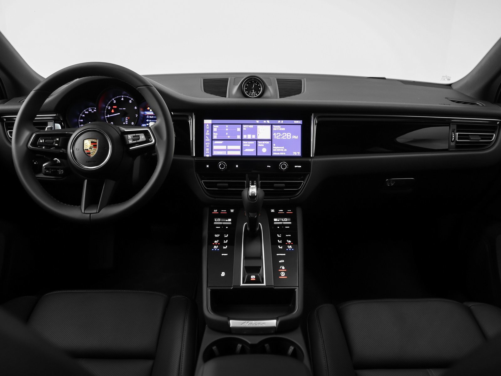 Certified 2025 Porsche Macan AWD/4WD image 28