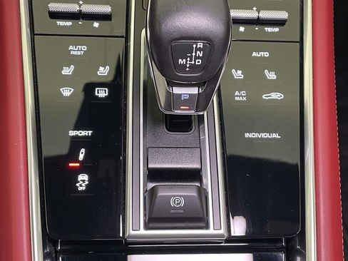 Used 2022 Porsche Panamera 4 Platinum Edition image 34