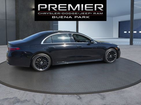 Used 2022 Mercedes-Benz S 580 4MATIC Sedan w/ AMG Line Package image 8