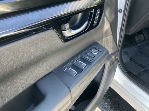 Used 2025 Honda CR-V EX-L image 16