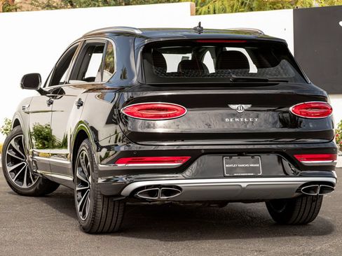 Used 2024 Bentley Bentayga Extended Wheelbase AWD/4WD image 3