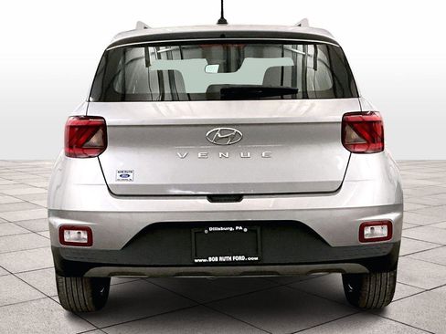 Used 2024 Hyundai Venue SEL image 4