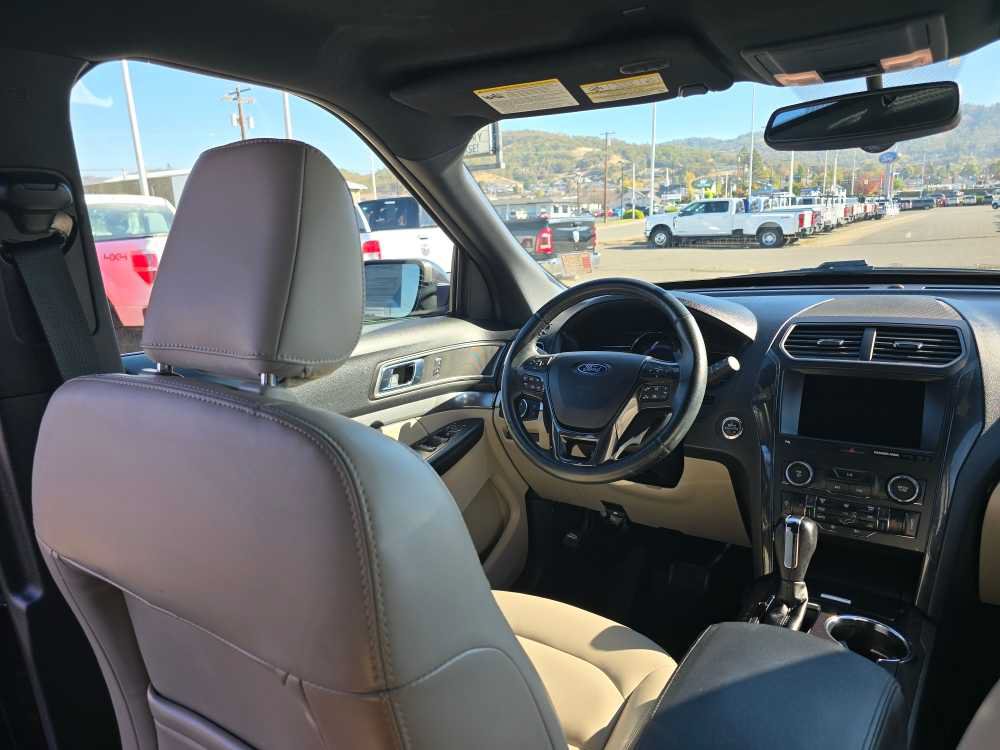 Used 2019 Ford Explorer XLT w/ Equipment Group 202A AWD/4WD image 10