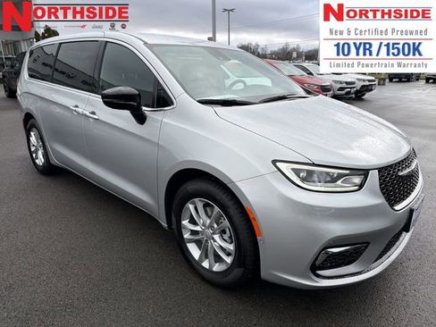 New 2026 Chrysler Pacifica Select image 3