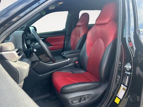 Used 2023 Toyota Highlander XSE FWD image 6