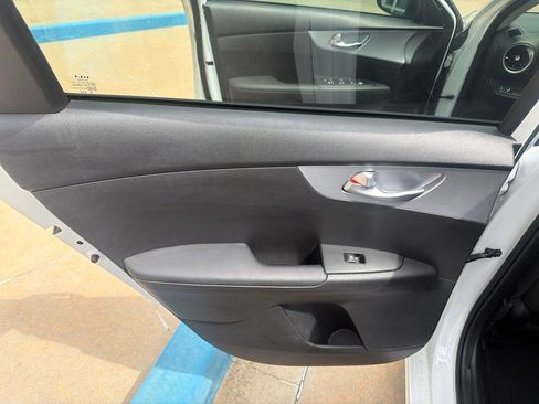 Used 2024 Kia Forte LXS w/ LXS Technology Package FWD image 31